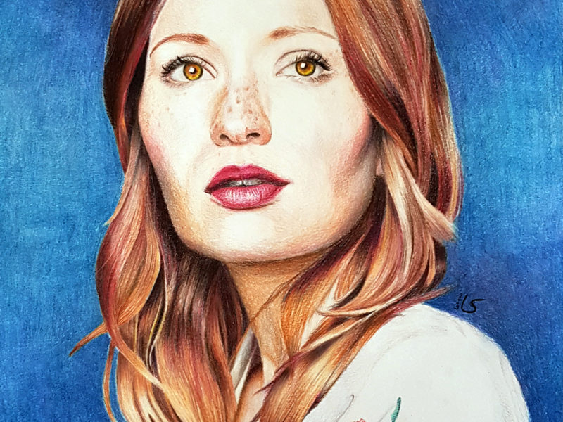 Portrait d'Emily Browning aux crayons de couleur par Laurie Sénacq