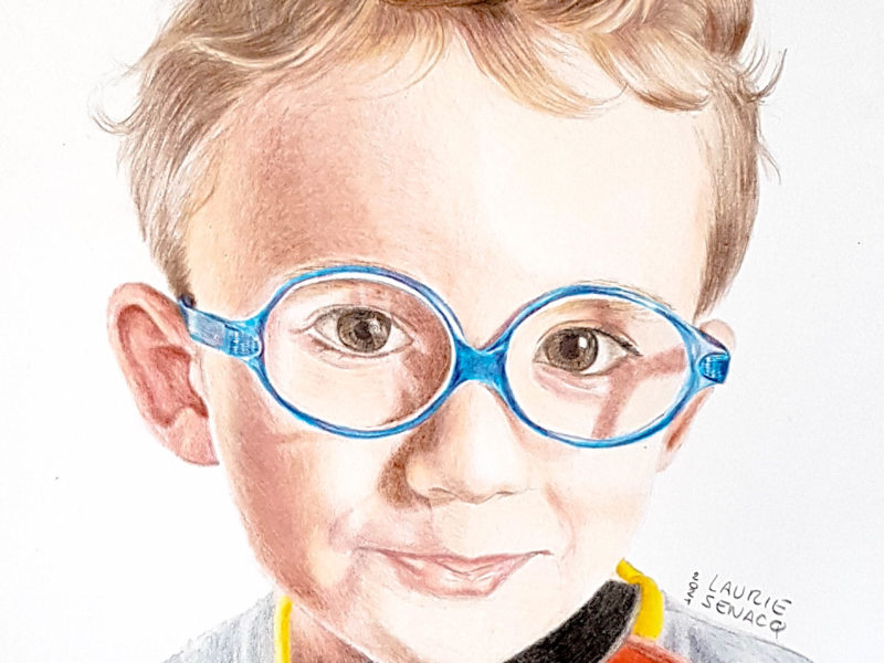 Dessin d'enfant aux crayons de couleur par Laurie Sénacq Portraitiste